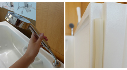 走入式開門浴缸-蓮蓬頭可拿起淋浴，防漏止水膠條設計，可安全水密