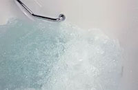 開門浴缸氣療按摩-強弱階段性氣泡，選擇喜好的氣療強度